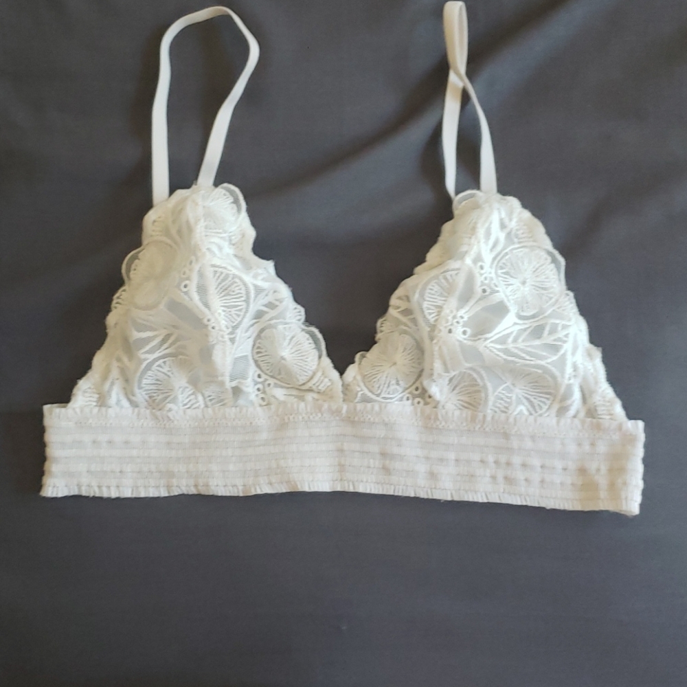 Arie lace bralette